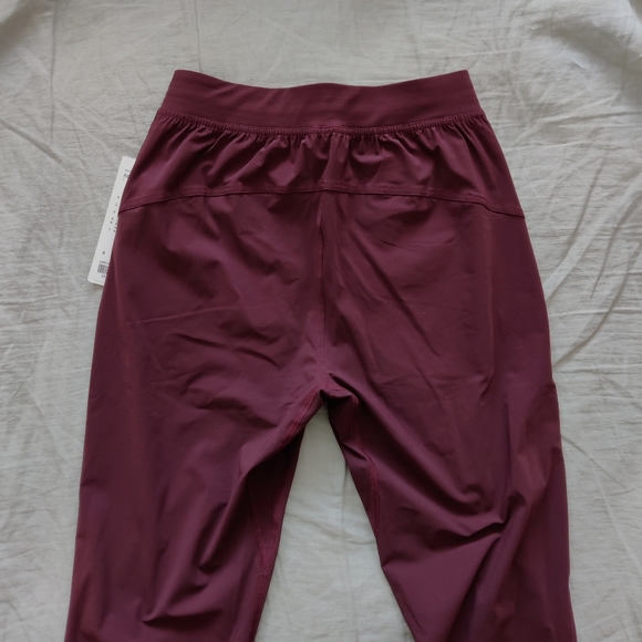 BNWT Lululemon Adapted State Jogger, Cassis size 4 - Picture 3 of 6